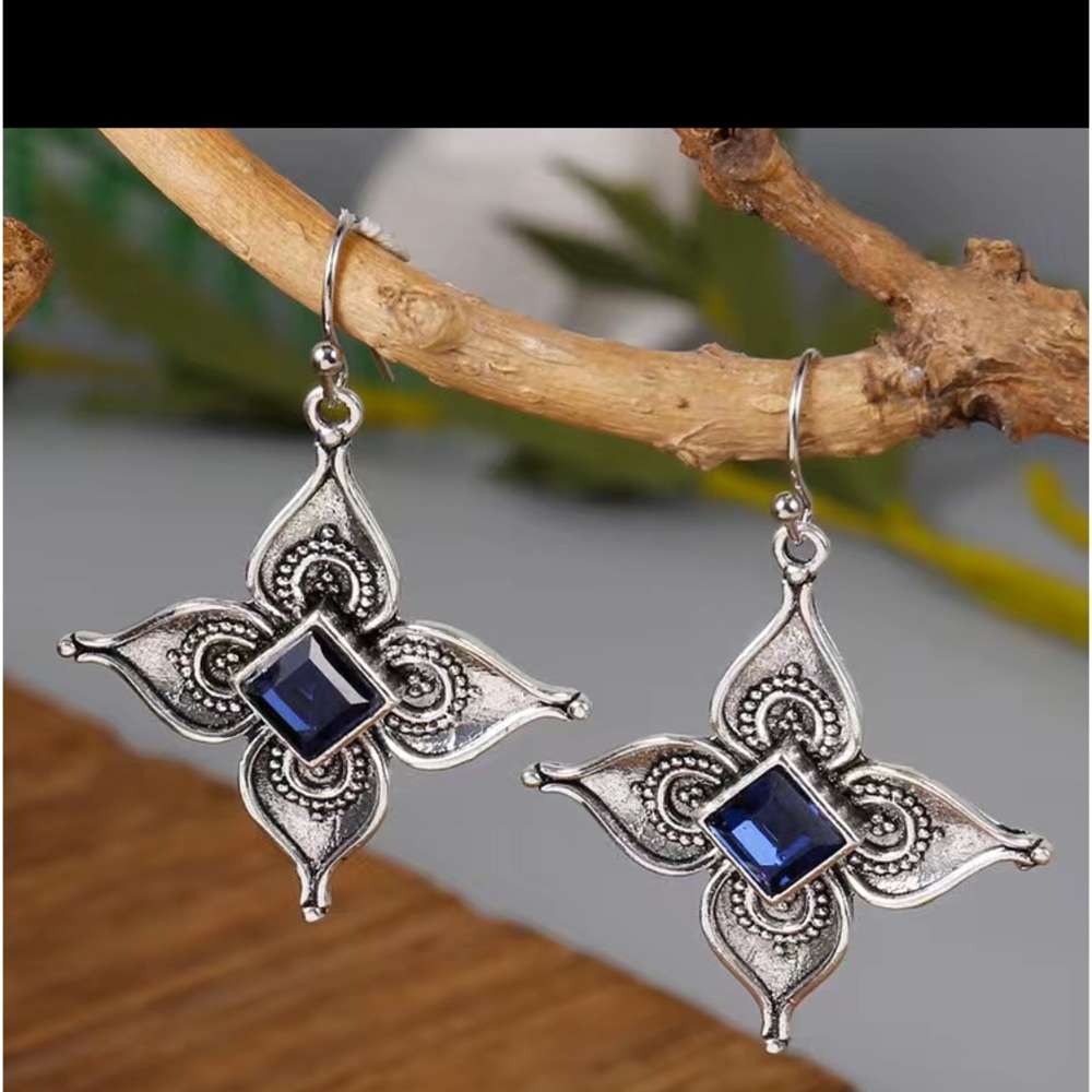 Vintage Handmade Engraved Flower Pattern Earring … - image 1